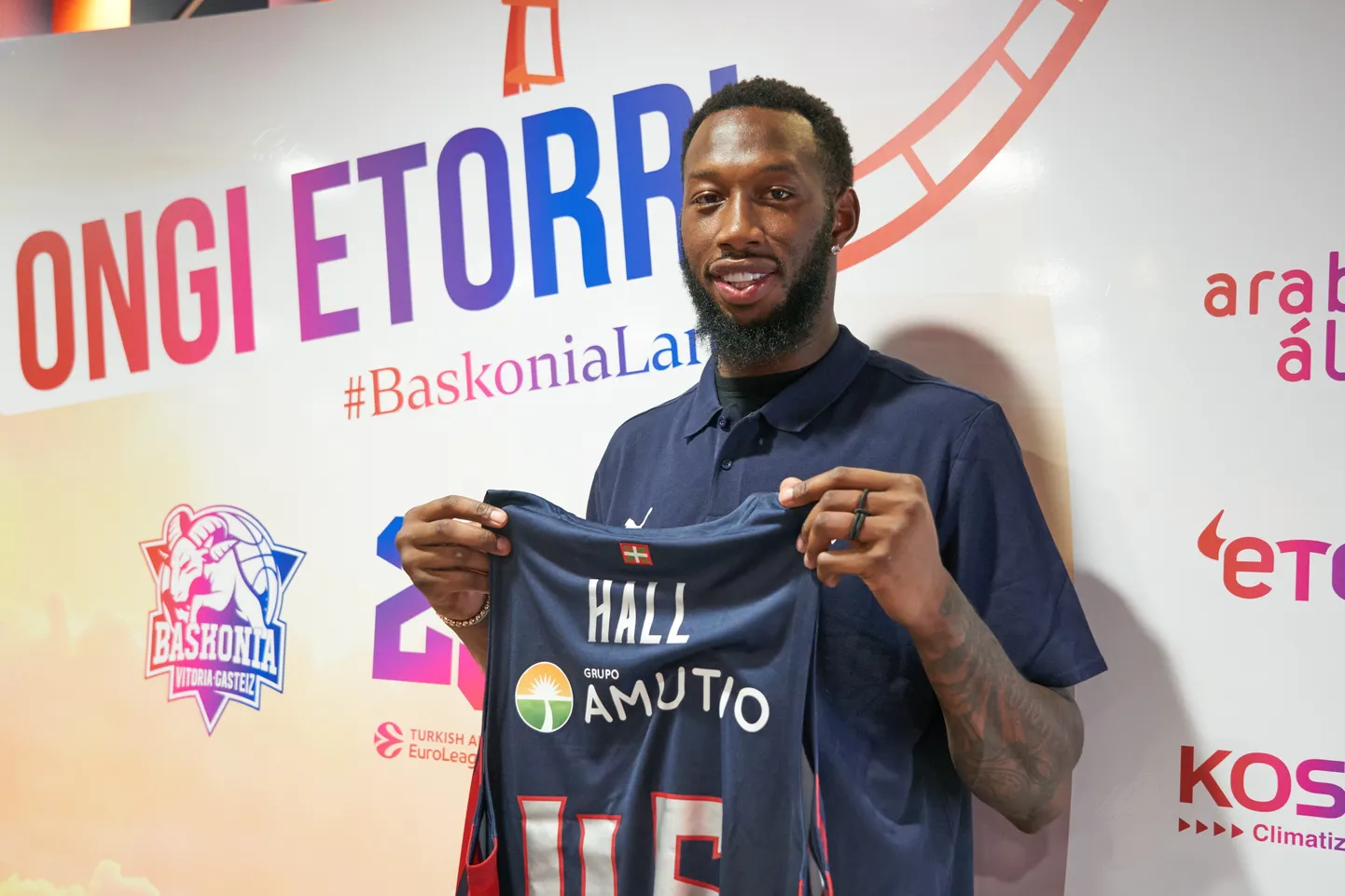 Suvel liitunud tsenter Donta Hall panustas Baskonia võitu 27 punkti ja 9 lauapalliga, tema efektiivsus oli 45!