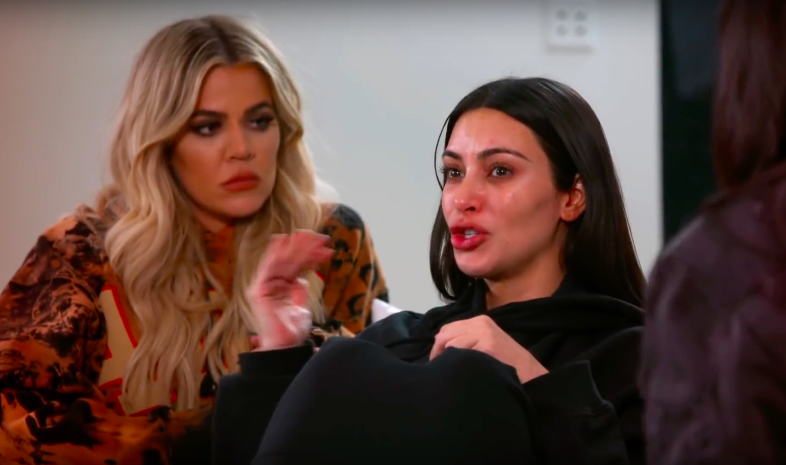 Kim Kardashian avas end Pariisis toimunud röövi teemadel sarjas "Keeping Up With The Kardashians"