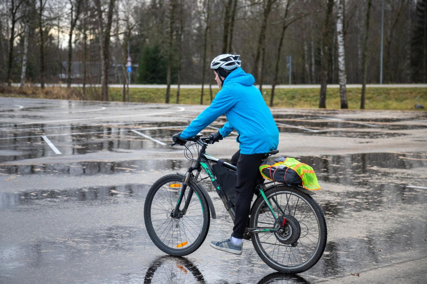 Jalgrattaga sõitma asudes tasub veenduda, et talv pole rattale liiga teinud. Pilt on illustreeriv.