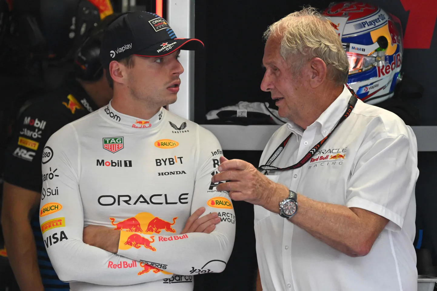 Max Verstappen (paremal) ja Helmut Marko.