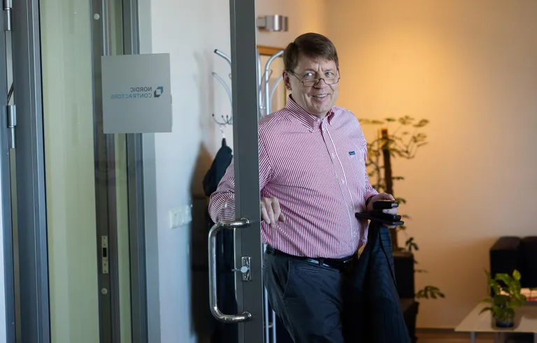 Toomas Luman teisipäeval Tallinnas Liivalaia tänavas Nordeconi kontoris. Kaubandus-tööstuskoja ja resrvohvitseride vanematekogu juhile Lumanile ja tema lähedastele kuulub ehitusfirmast üle poole.