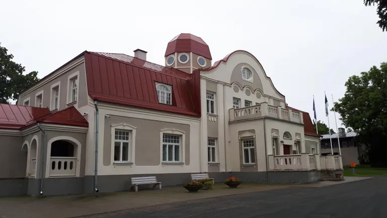 Kiiu mõisa omanik oli krahv Hans Heinrich von Tiesenhausen ehk Ivan Andrejevitš Tiesenhausenina keisri kammerhärra ja Paul I õukonnaülem, abielus õuedaam Katharina von Stackelbergiga.