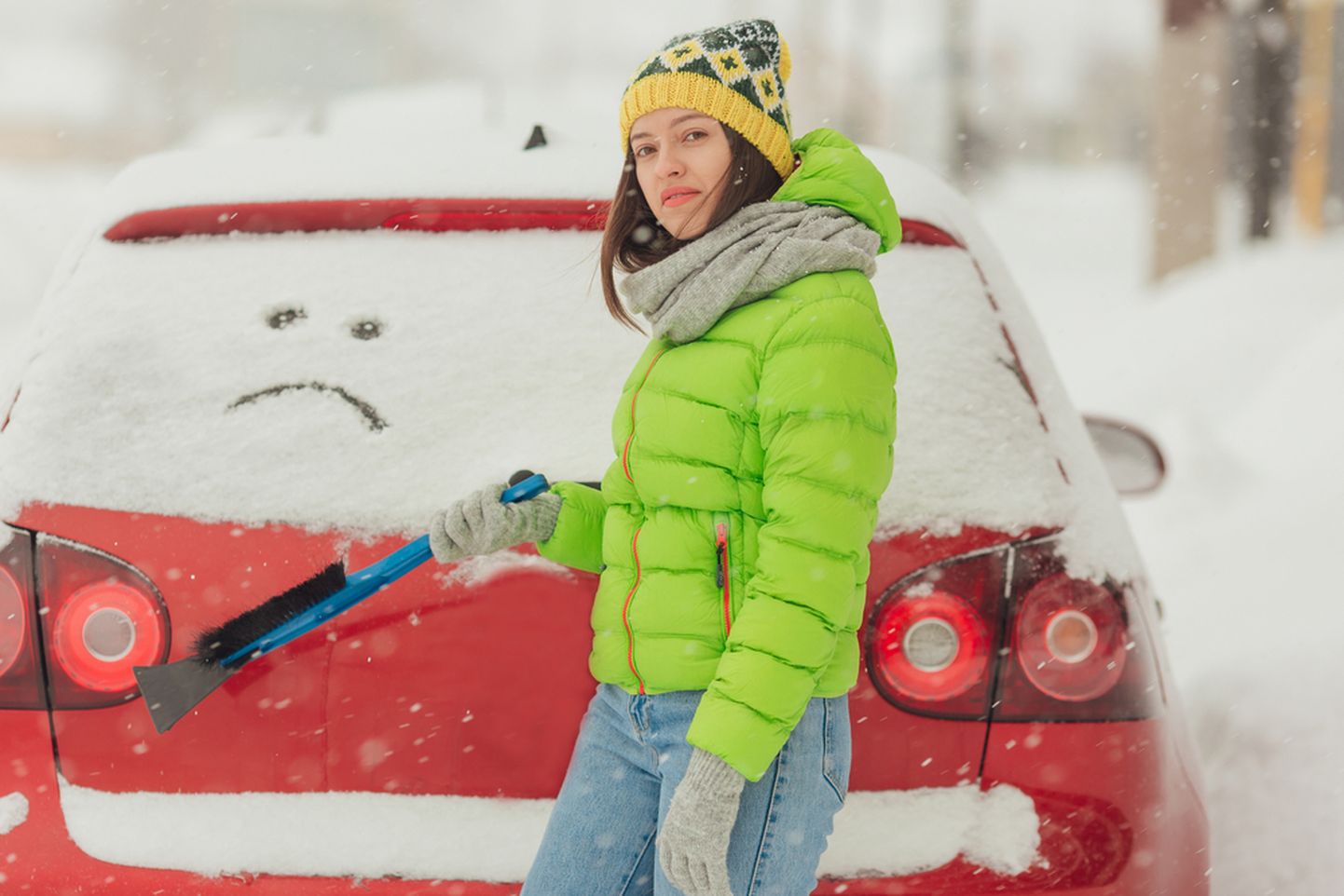 Kui ilmastikutingimused on väga rasked, võib juht halva õnne korral jääda autoga tundideks lumme kinni.