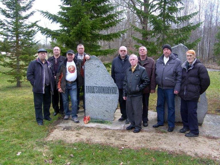 Поездка к памятному камню в Пилиствере - традиция Нарвского союза ликвидаторов последствий аварии. 