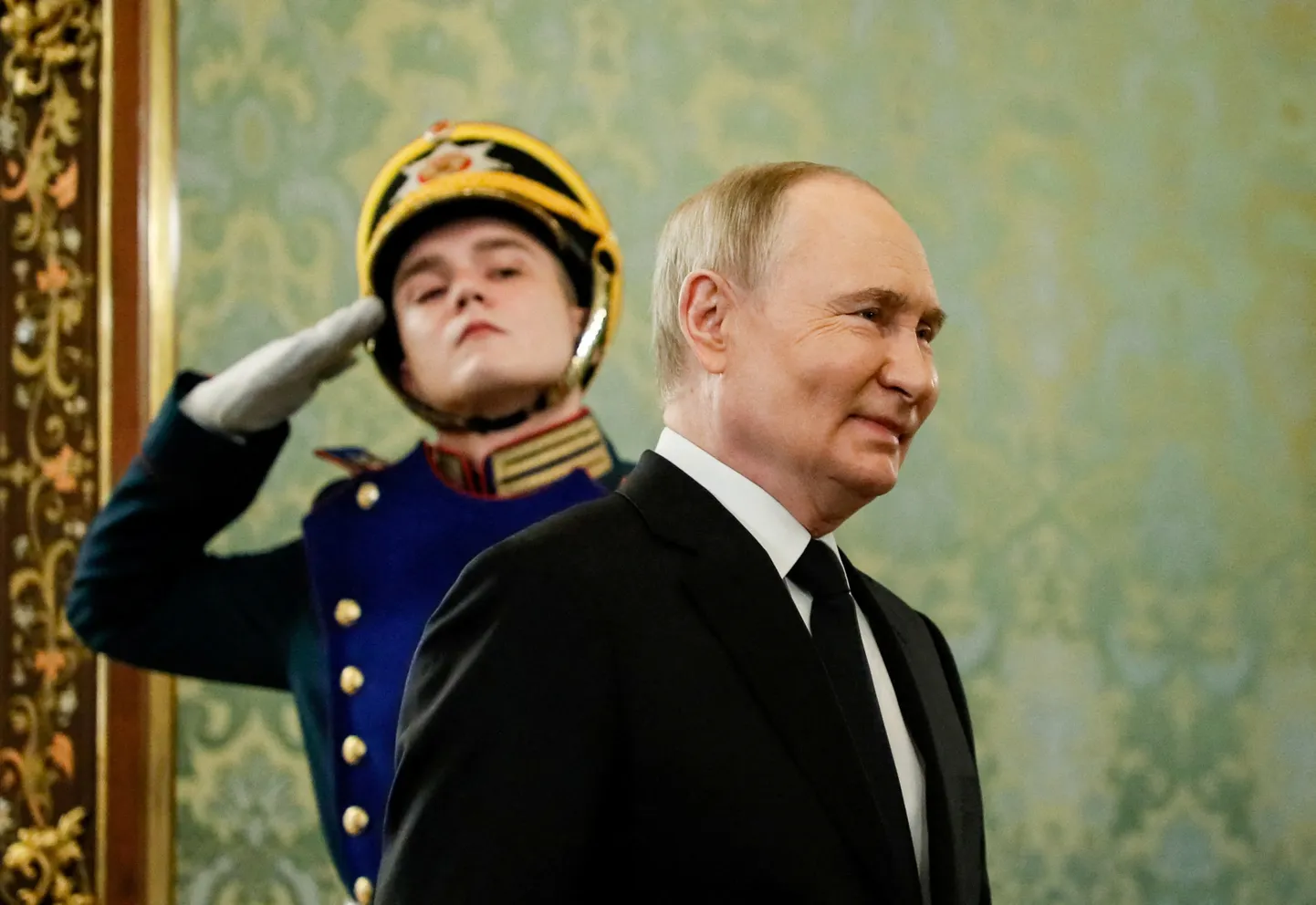 Vladimir Putin võõrustamas Bahreini kuningat.