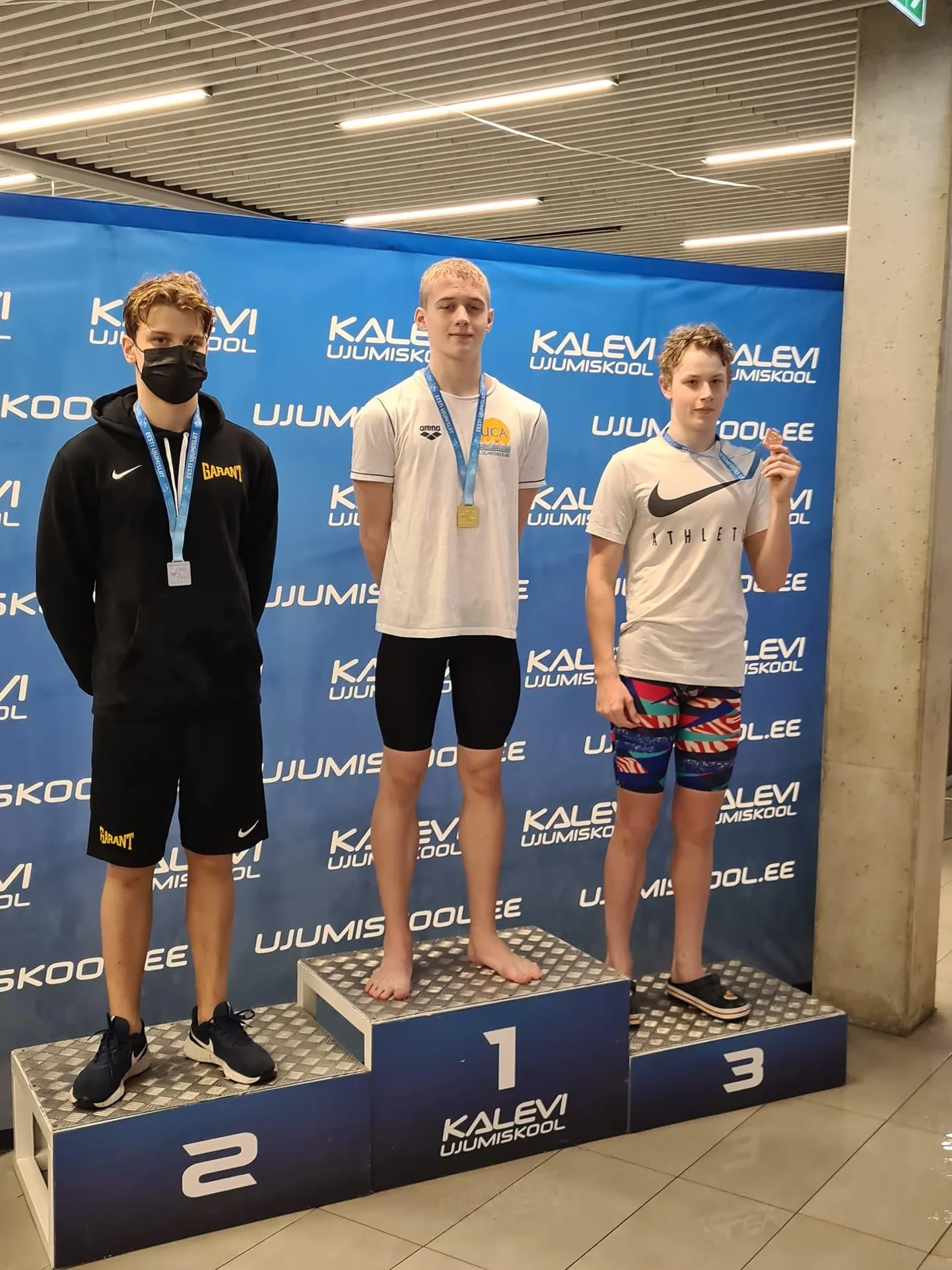 Dmitri Sillaste (pjedestaali kõrgeimal astmel) võitis Tallinnas ja Kohtla-Järvel peetud ujumisvõistlustel mitu medalit.