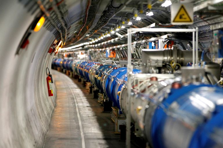 Euroopa Tuumauuringute Keskuse suur hadronite põrkur (Large Hadron Collider - LHC) ehk suur osakestekiirendi.