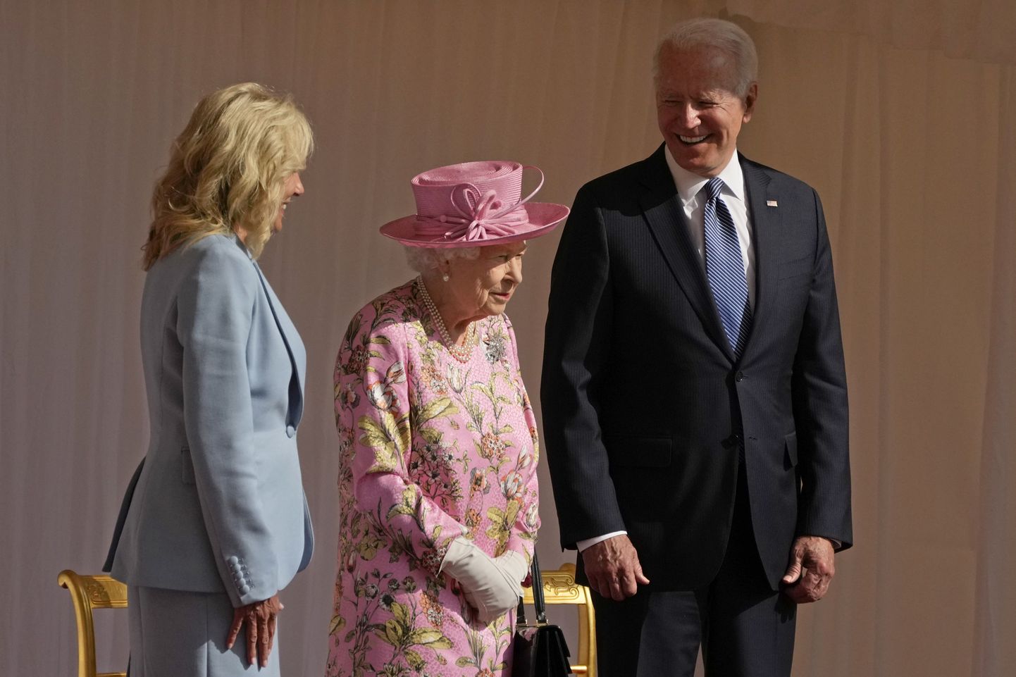 Джилл и Джо Байдены встретились с королевой Елизаветой II в 2021 году.