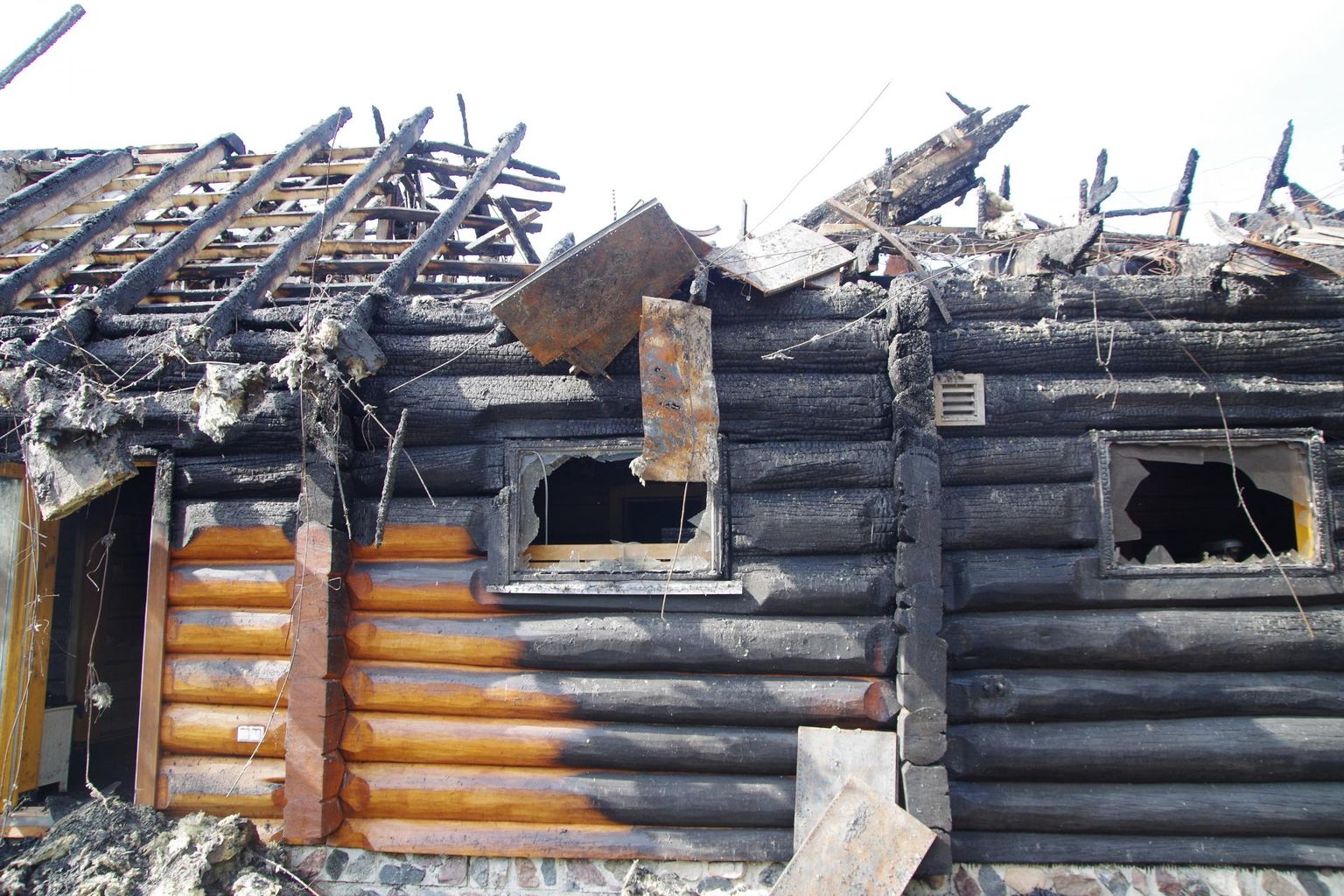 Rookatusega hoone põleng tõi kaasa suure varalise ja moraalse kahju.