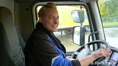 Из-за нехватки дальнобойщиков в Германии за руль грузовиков все чаще садятся женщины
