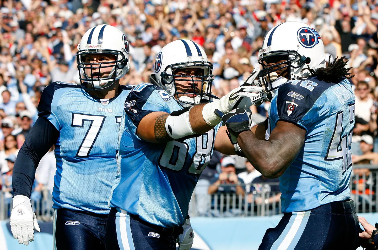 Tennessee Titansi mängijad, vasakul Michael Roos.