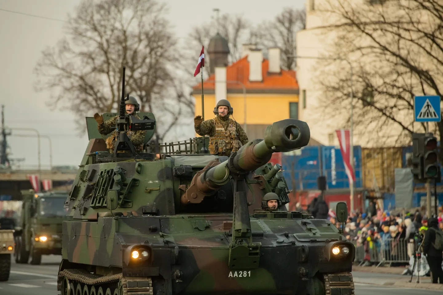 Военный парад в честь 18 ноября