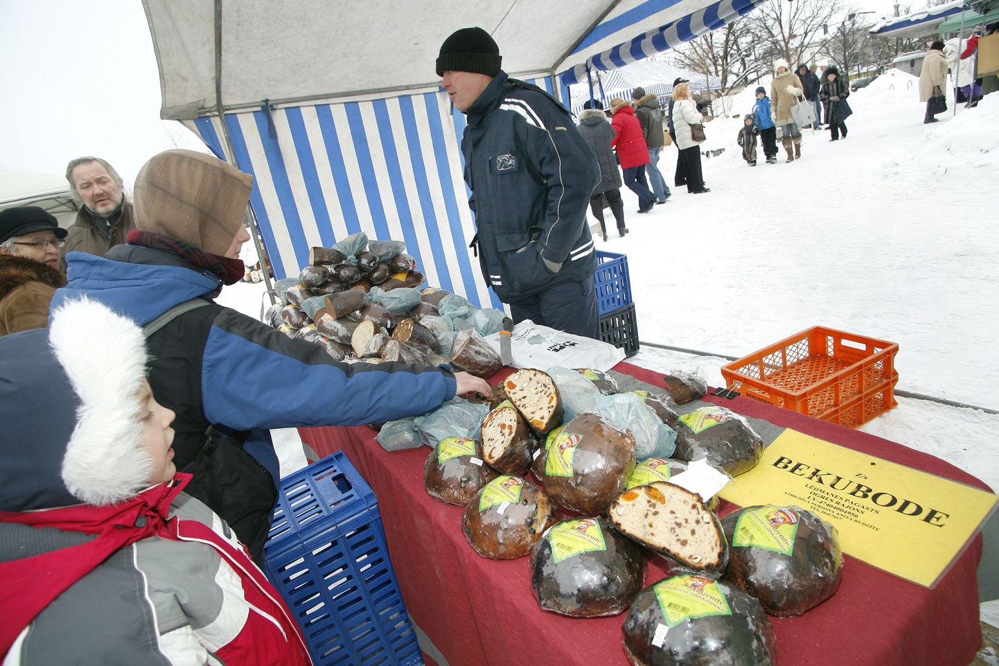 Suure tõenäosusega saavad kauplejad jääfestivali ajaks heledad telgid.