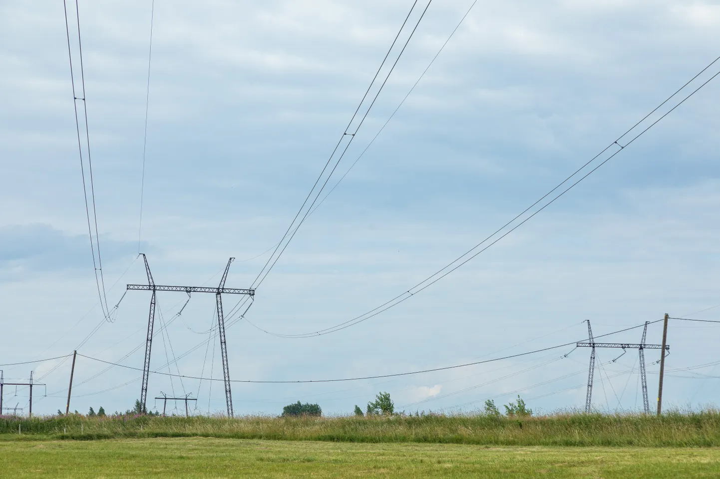 Elektriliinid. Pilt on illustratiivne.