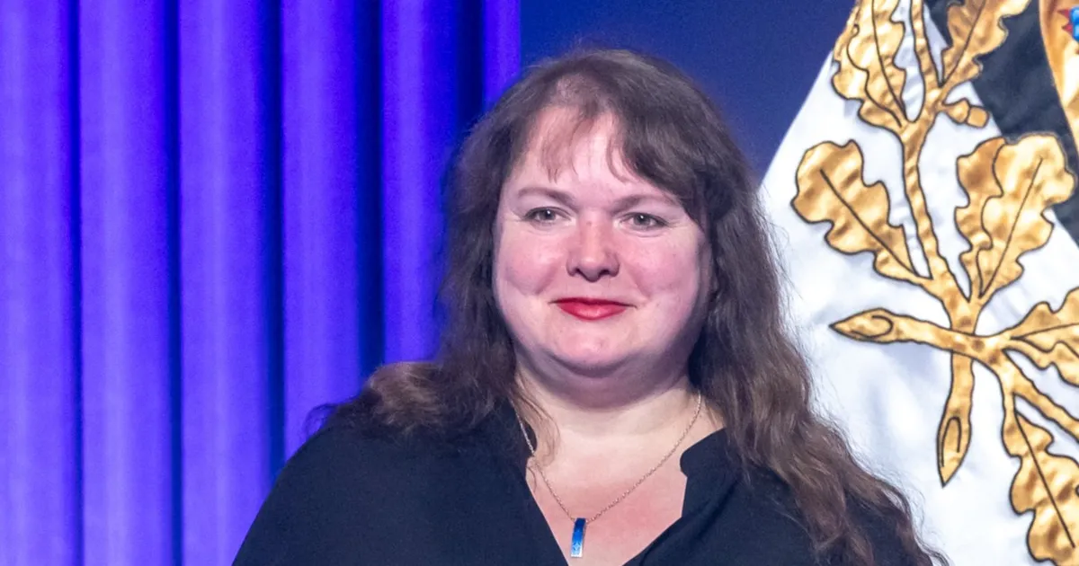 Kristi Jaanus esitleb oma noorteromaani sõbrannade rajust reedest