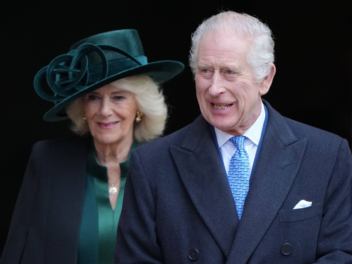 Ühendkuningriigi kuninganna Camilla ja kuningas Charles III. Camilla osaleb vapralt nii tööülesannete täitmisel, kui hoolitseb oma abikaasa heaolu eest.