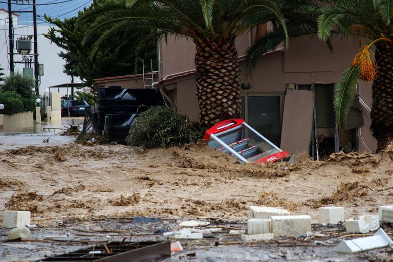 Kreeta saare põhjaosas sadas paduvihma, tekitades üleujutuse ja mudavoolu