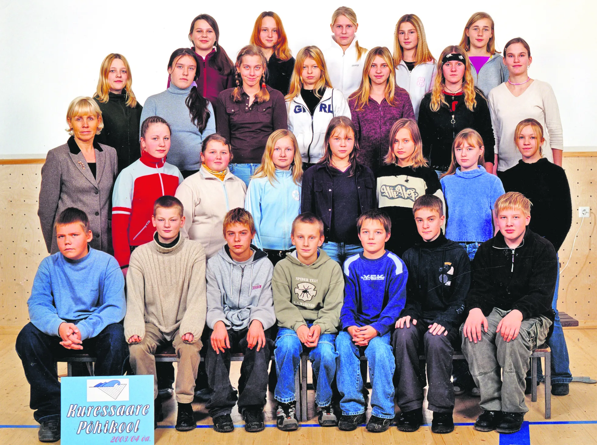 OMA KLASSIGA: Kuressaare põhikooli klassiga 2003. aastal.