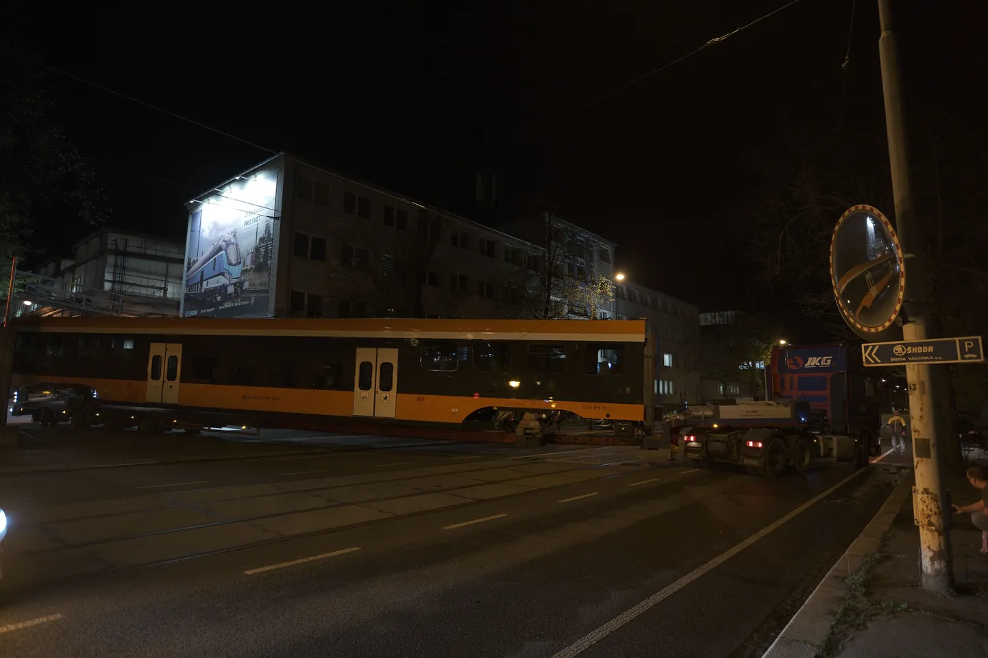 Esimesed Elroni jaoks ehitatud Škoda vagunid alustasid teekonda Riiga.