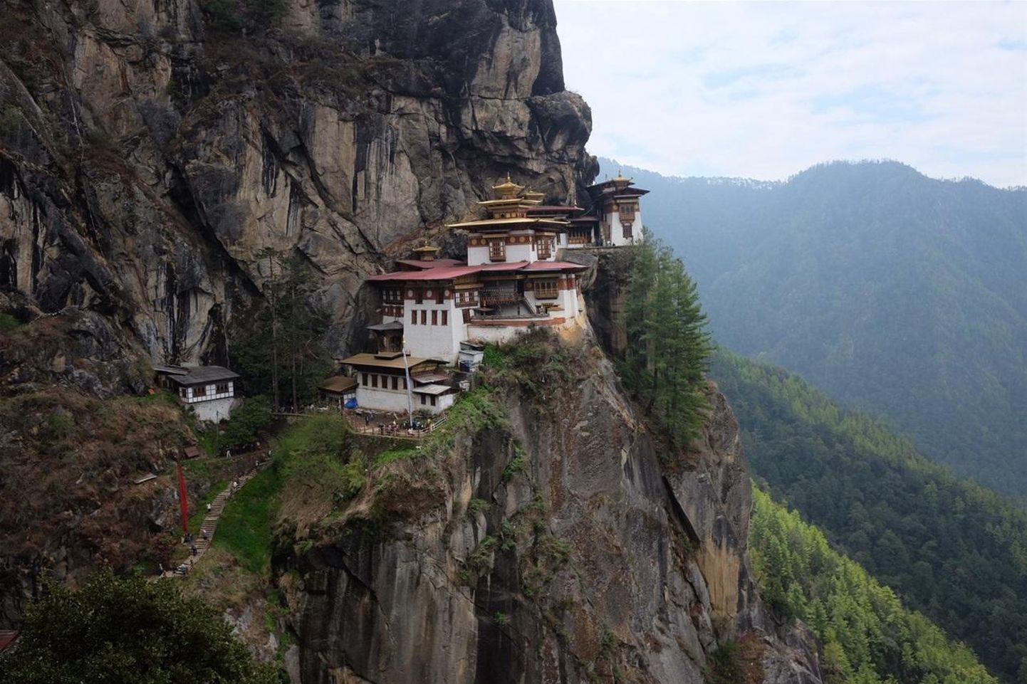 Bhutani tuntuim ja külastatuim vaatamisväärsus, Tiigripesa klooster on ka kohalike palverännakute sihtpunktiks.