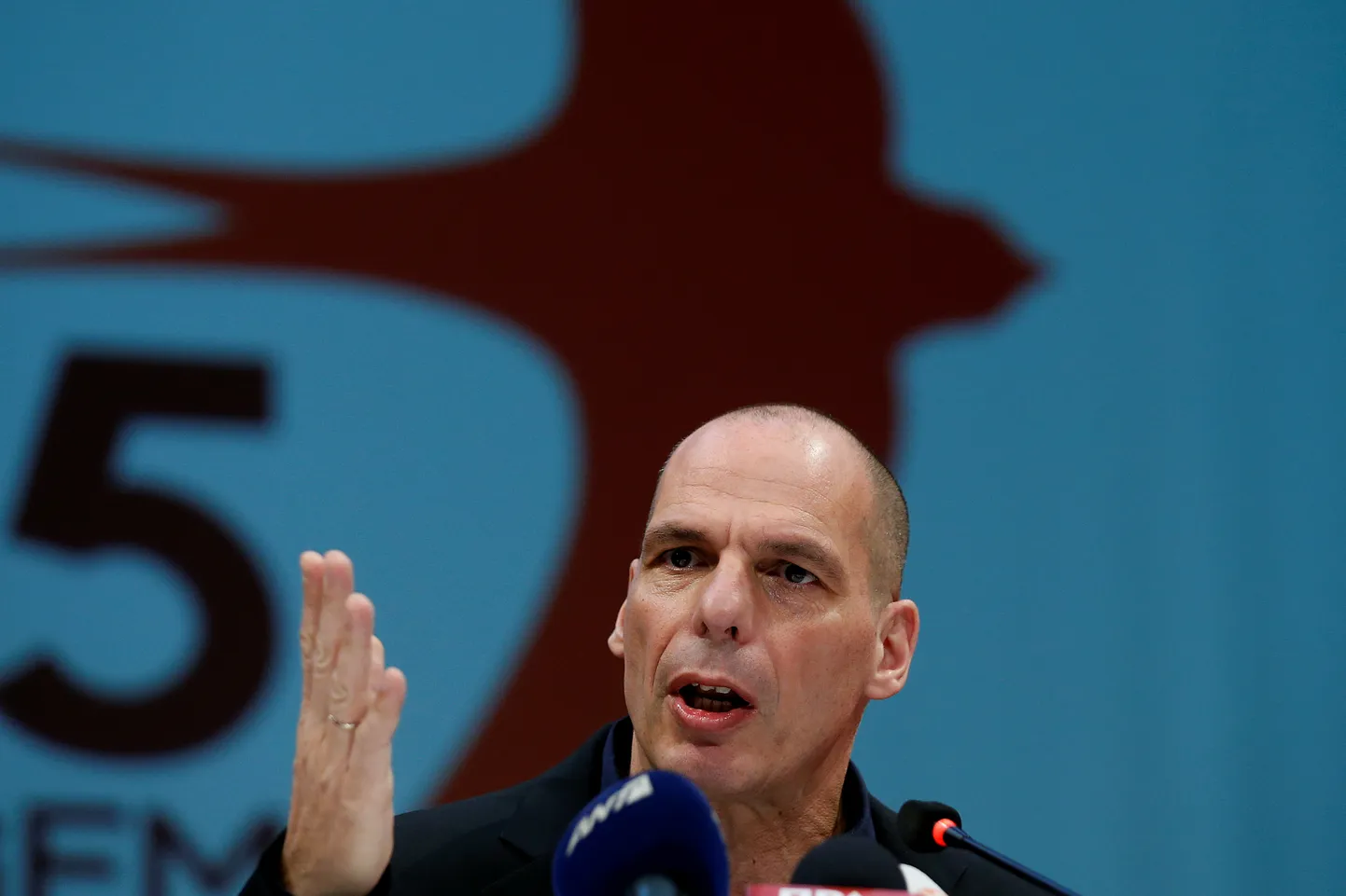 Kreeka endine rahandusminister Giánis Varoufákis uue partei MeRA25 asutramise pressikonverentsil Ateenas.