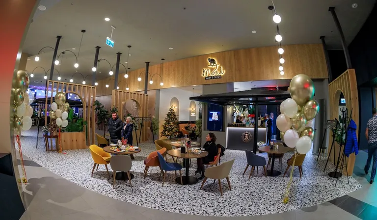Restoran Monk T1 kaubanduskeskuses.