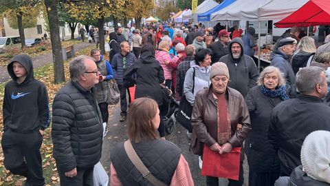 GALERII ⟩ Mihklilaat täitis Valga kesklinna sügiseste maitsete ja rahvamassiga
