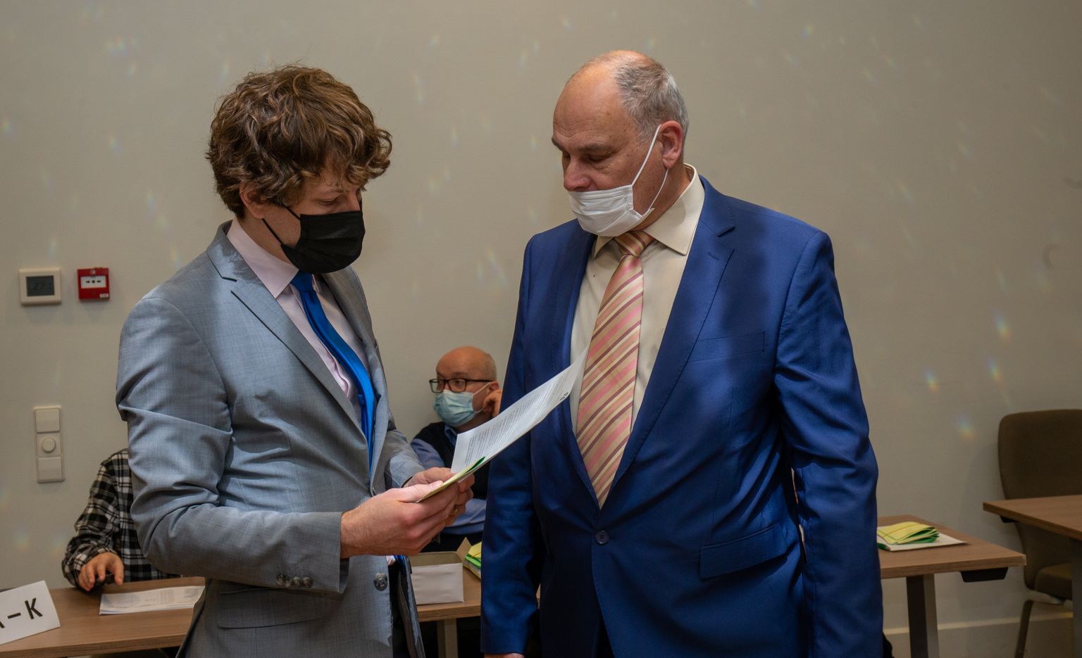 Minister Tanel Kiik ja Keskerakonna Tartu piirkonna esimees Jaan Toots  valimiskoosolekul Lydia hotellis.