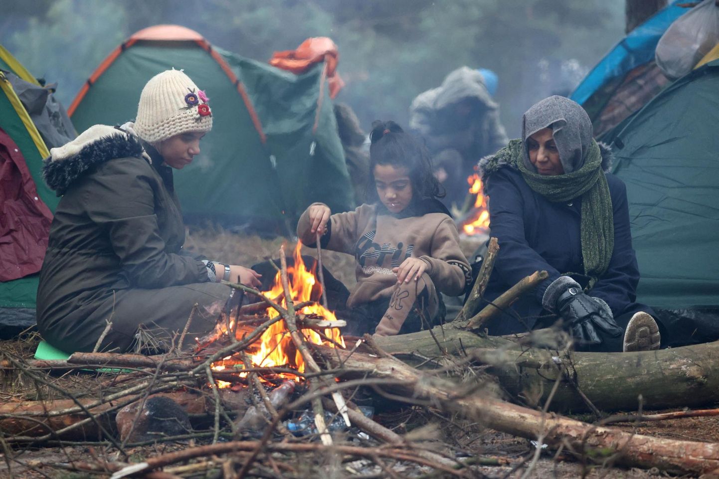 Migrandid laagris Valgevenes Grodna oblastis Poola piiri lähistel. 