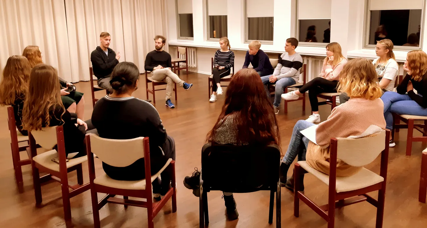 Paide teatristuudio käis vaatamas Paide teatri ja Musta Kasti menulavastust “Carmen”, pärast mida kohtuti kahe osatäitja Joosep Uusi ning Karl Robert Saaremäega.