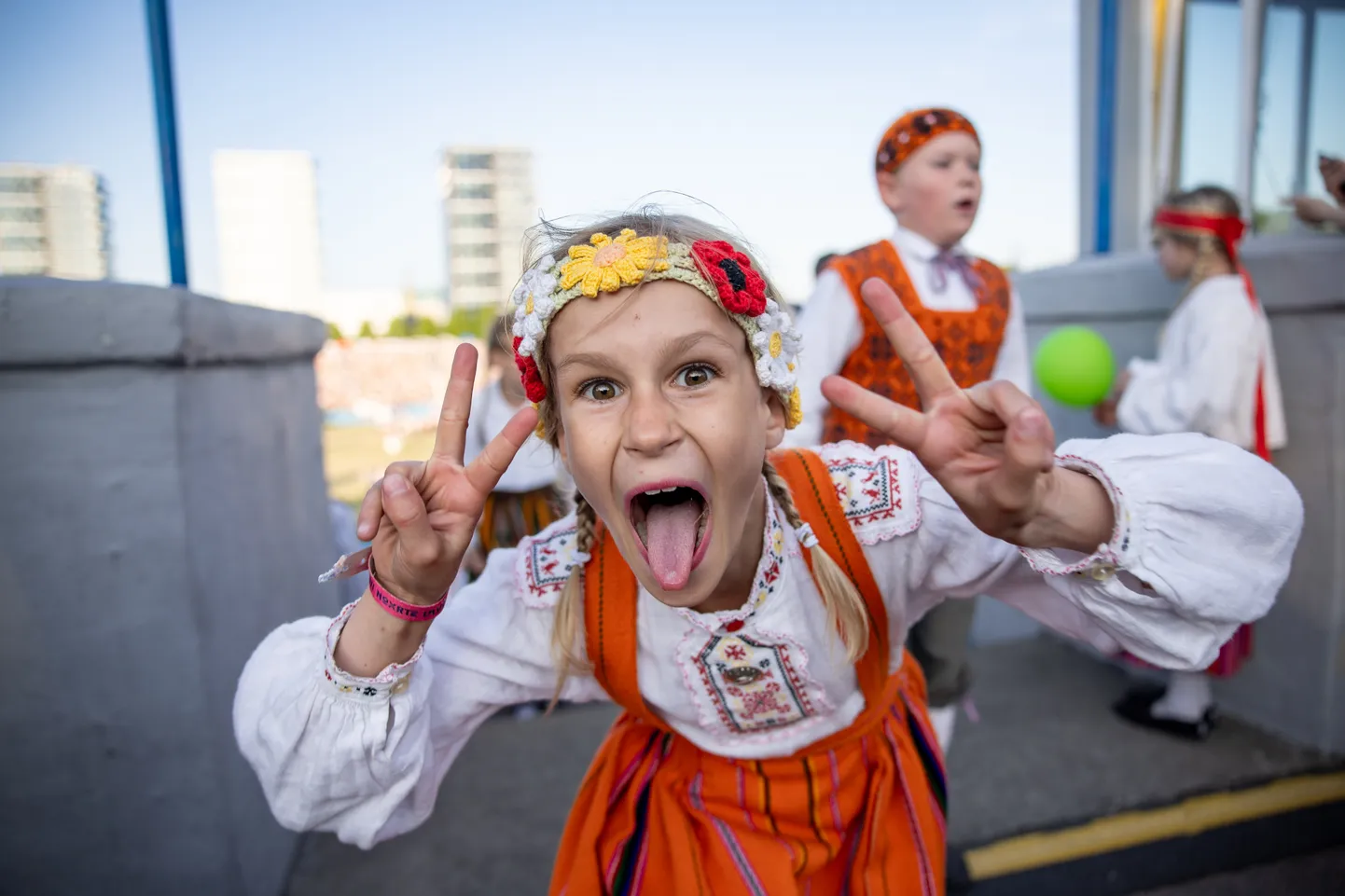 Noorte tantsupidu "Sillad" Kalevi staadionil. XIII Noorte tantsu- ja laulupidu. Esimene etendus.