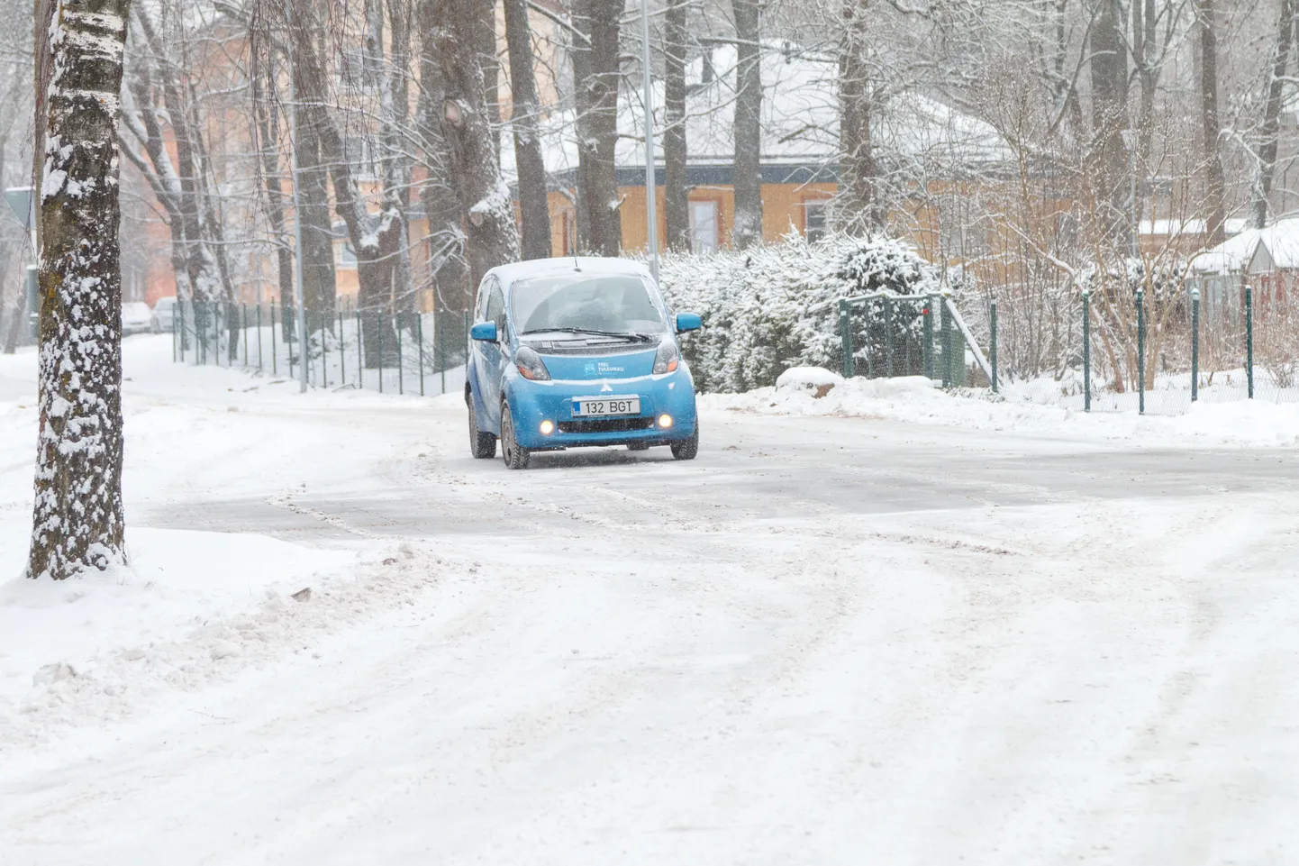 Valga, 18.01.2018

Lumi. Talv
Teeolud tänavatel pärast lumesadu. Lume koristamine. 
Elektriauto, sinine Imiev sotsiaaltöötajate auto

Foto: Arvo Meeks / Lõuna-Eesti Postimees