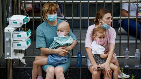 Ракетный удар по детской больнице Киева ⟩ Дети плакали и кричали, родители закрывали их собой