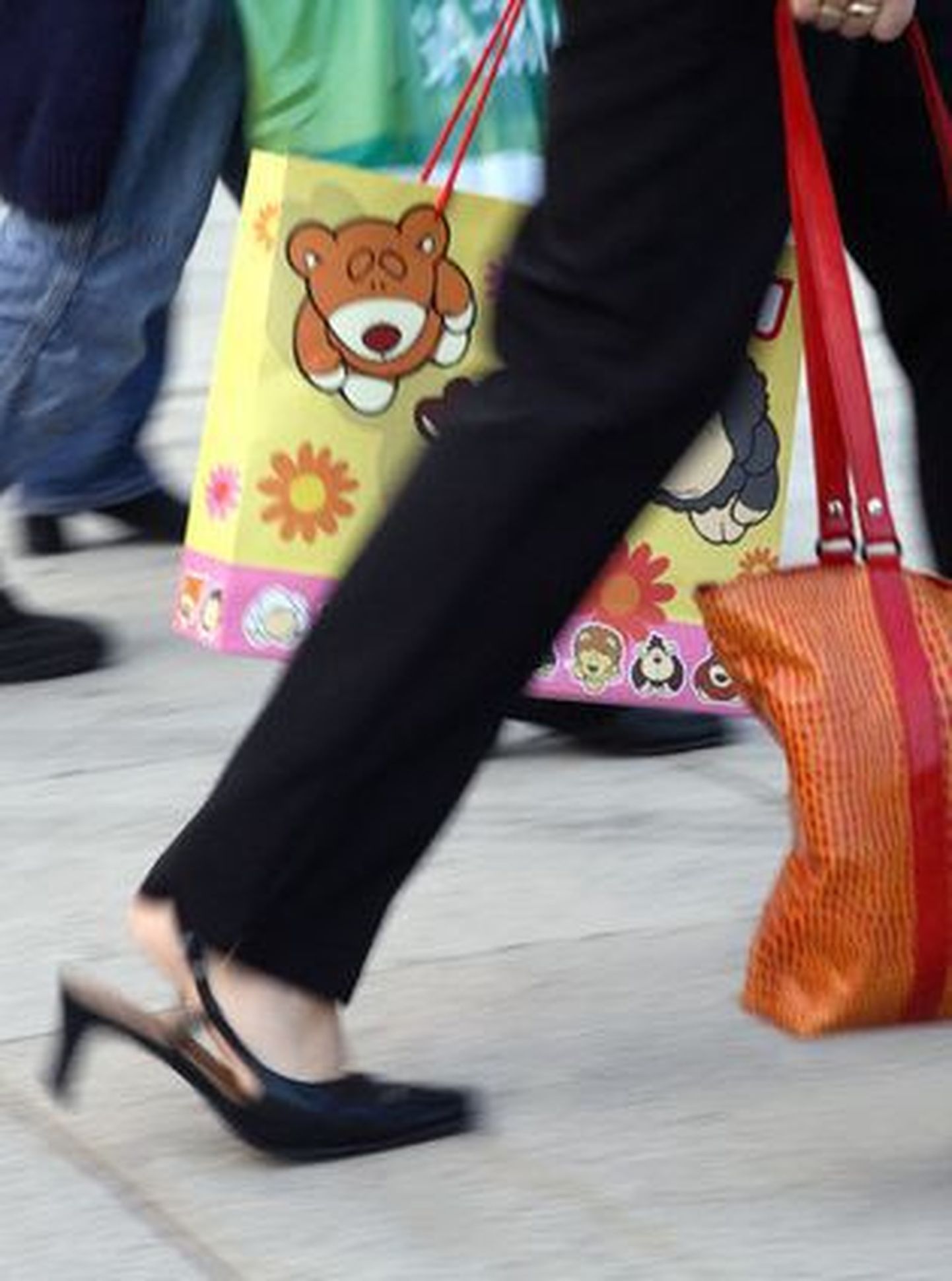 Uuring: naised leevendavad majanduslanguse stressi ostlemisega