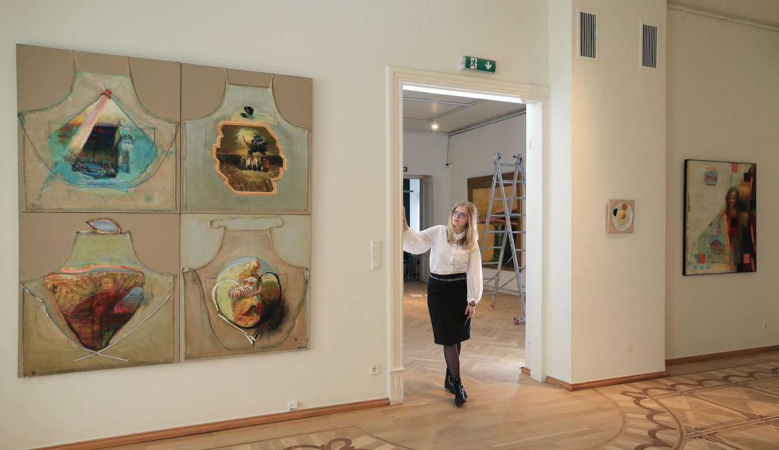 Joanna Hoffmann (30) lubas eile Tartu Postimehel heita pilgu Tiit Pääsukese näitusele, mille kujundamine lõpeb reedel.