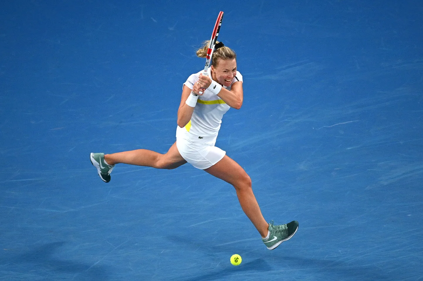 Anett Kontaveit jäi Shelby Rogersi võimsate servide tõrjumisega lihtsalt hätta.