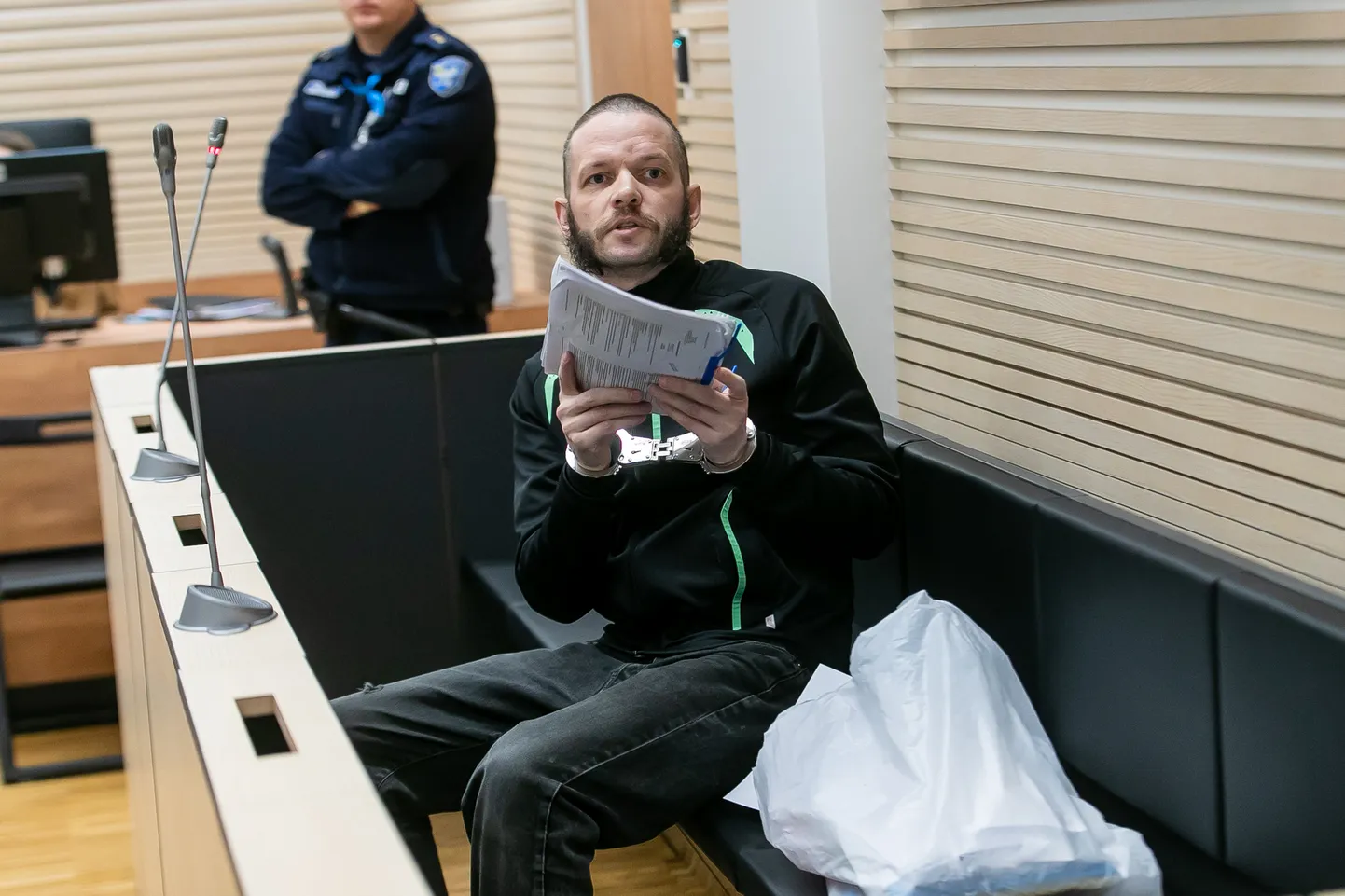 Urmas Einroos kohtus