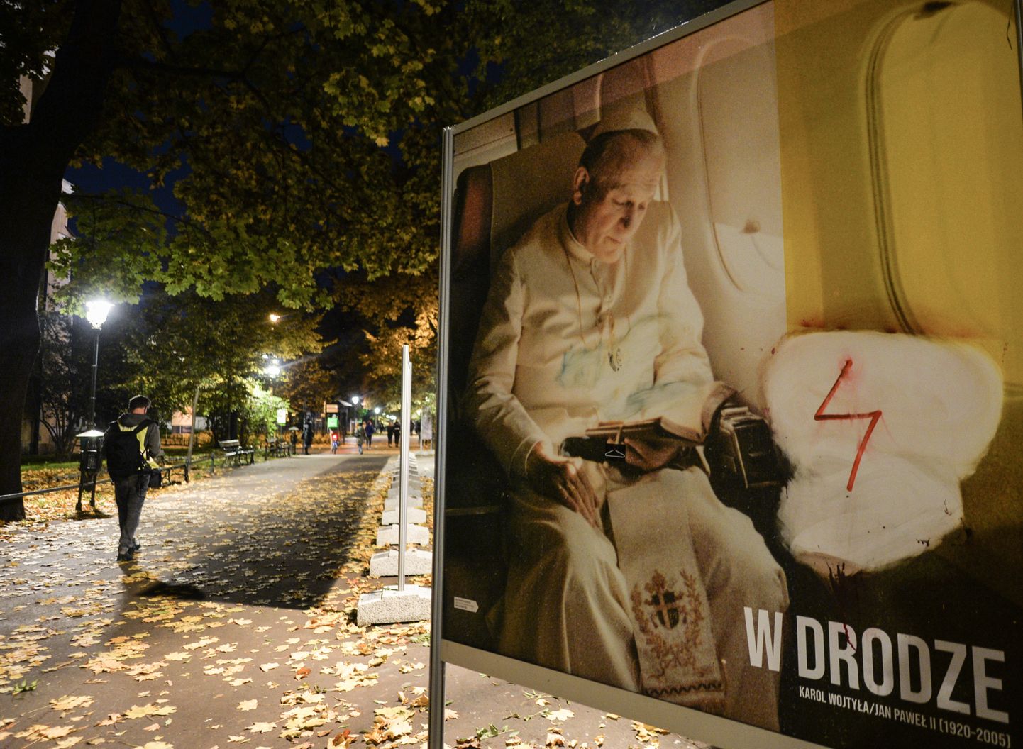 Ühenduse Naiste Streik sümbol paavst Johannes Paulus II kujutaval plakatil Krakówis.