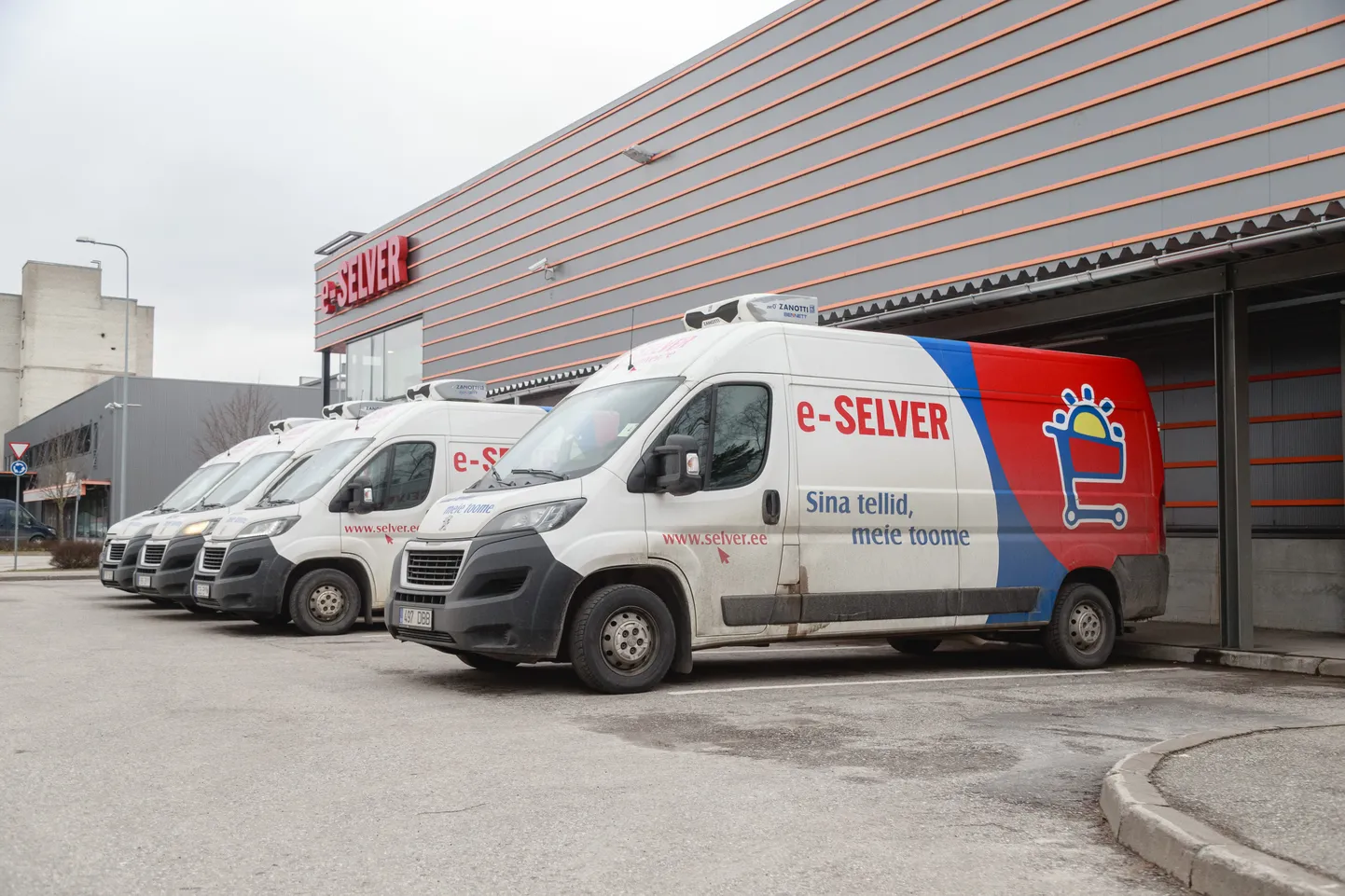 E-Selveri tellimuste komplekteerimine.