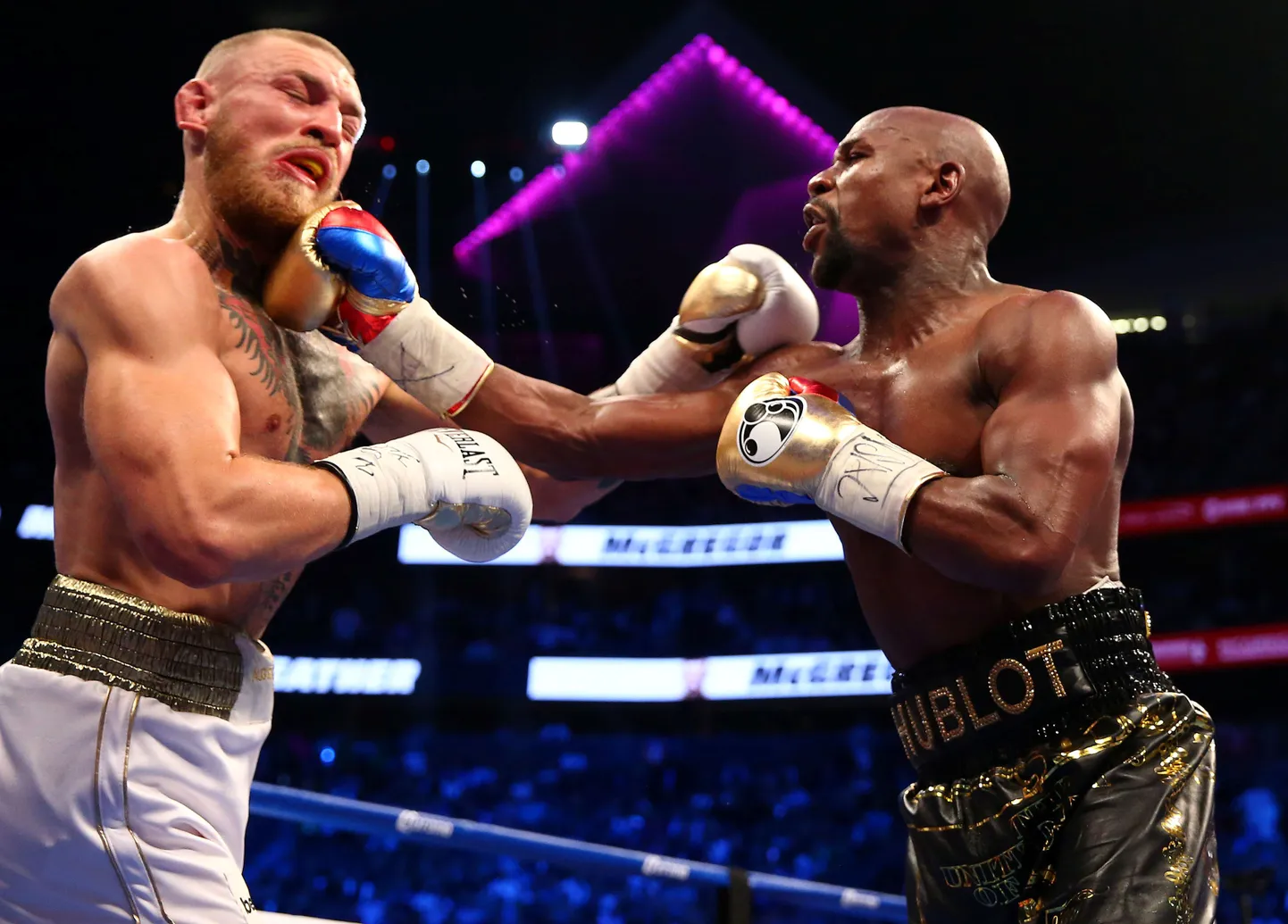 Floyd Mayweather alistas augustis peetud poksimatšis tuntuima UFC-võitleja Conor McGregori ja teatas karjääri lõpetamisest.