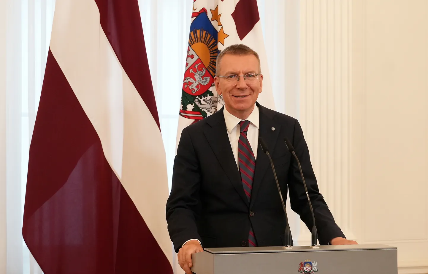 Valsts prezidents Edgars Rinkēvičs uzrunā Latvijas goda konsulus ārvalstīs pieņemšanā Rigas pilī.