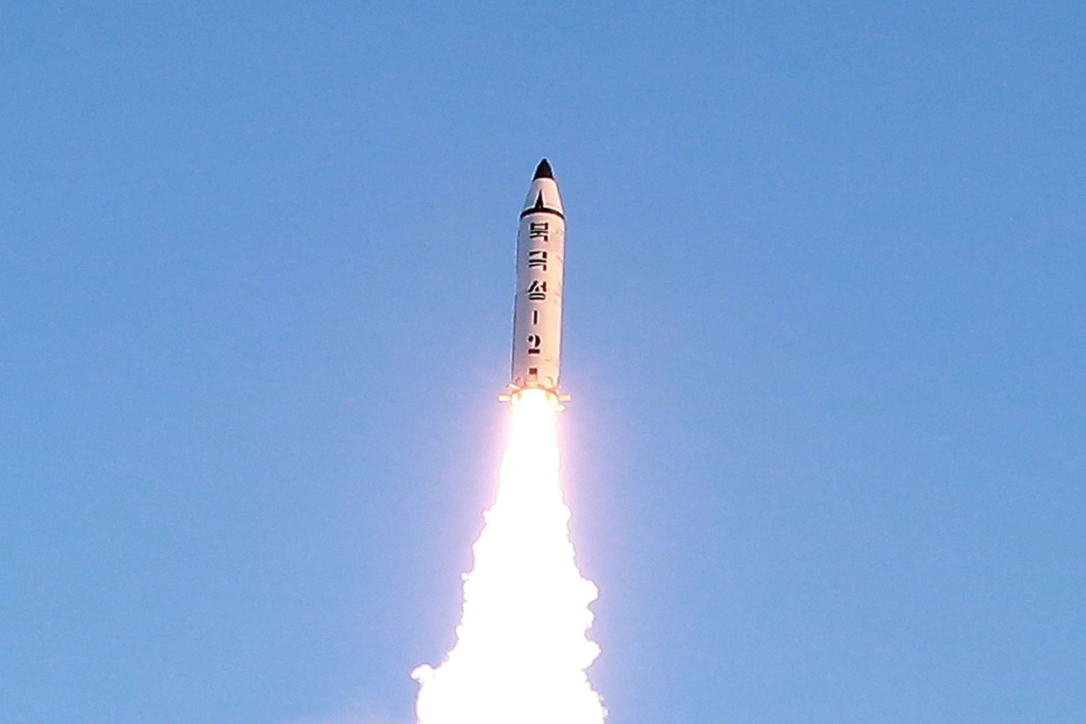 Põhja-Korea Pukguksong-2 rakett.