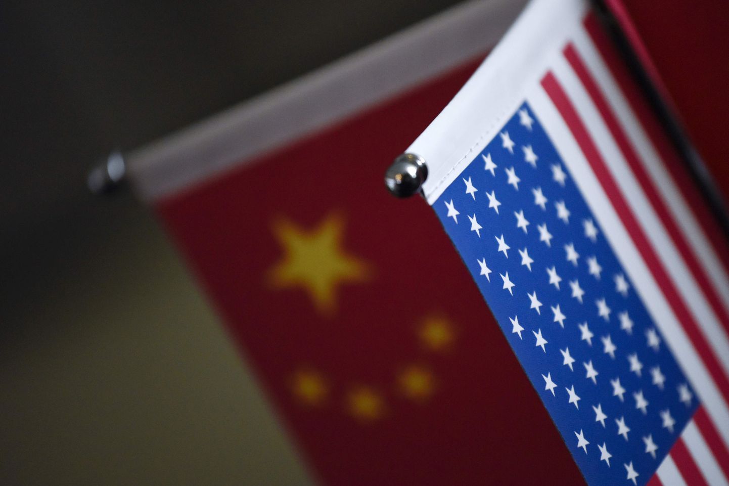 Hiina ja USA lipud.