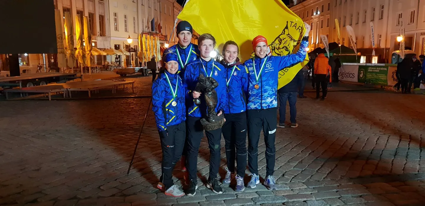 Võitjad öises Tartus.