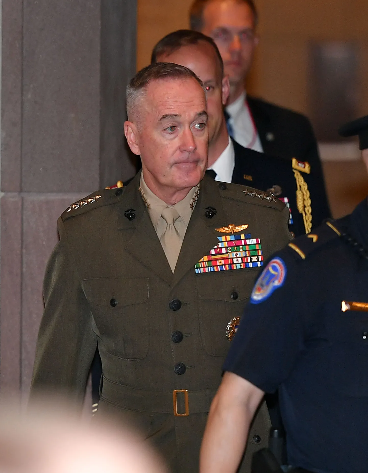 USA staabiülemate ühendkomitee esimees Joseph Dunford 21. mail Washingtonis Kapitooliumi künkal suundumas kongressi komiteed briifima.