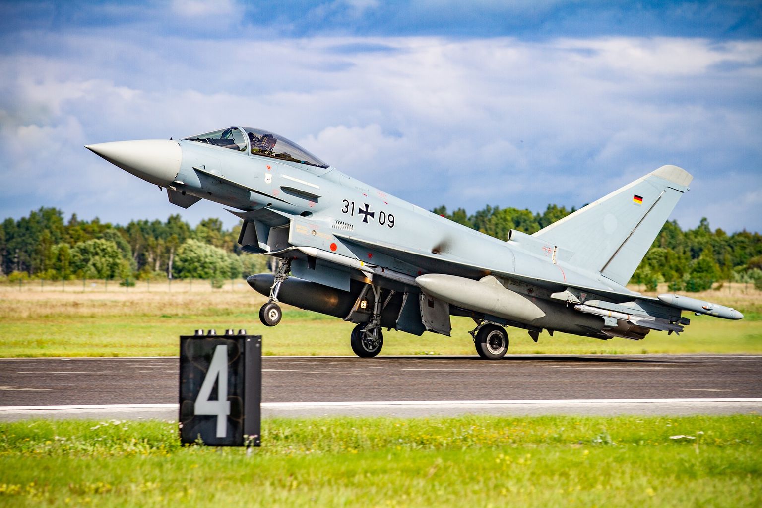 Saksa õhuturbe hävitajad Eurofighter Typhoon Balti õhuturbemissioonil.