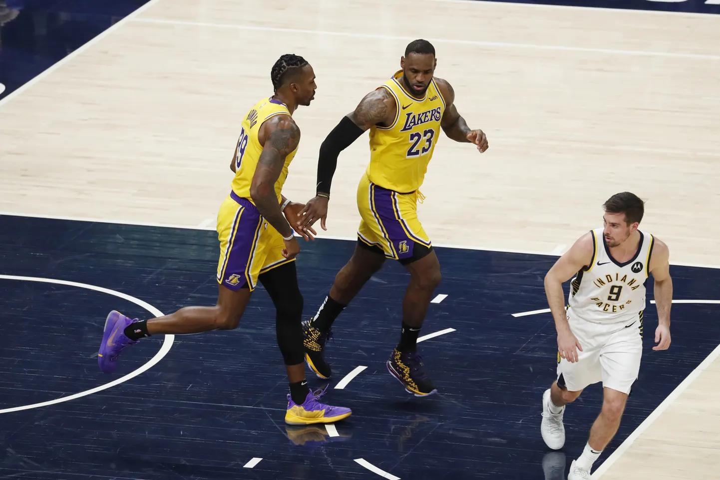 Dwight Howard (vasakul) koos meeskonnakaaslase LeBron Jamesiga.