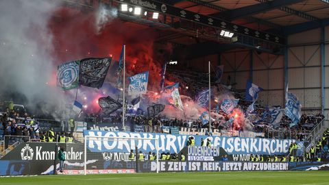 VIDEO ⟩ "Tas bija nežēlīgi" Vācu futbola huligāni Dublinā uzbrūk 70-gadniekam