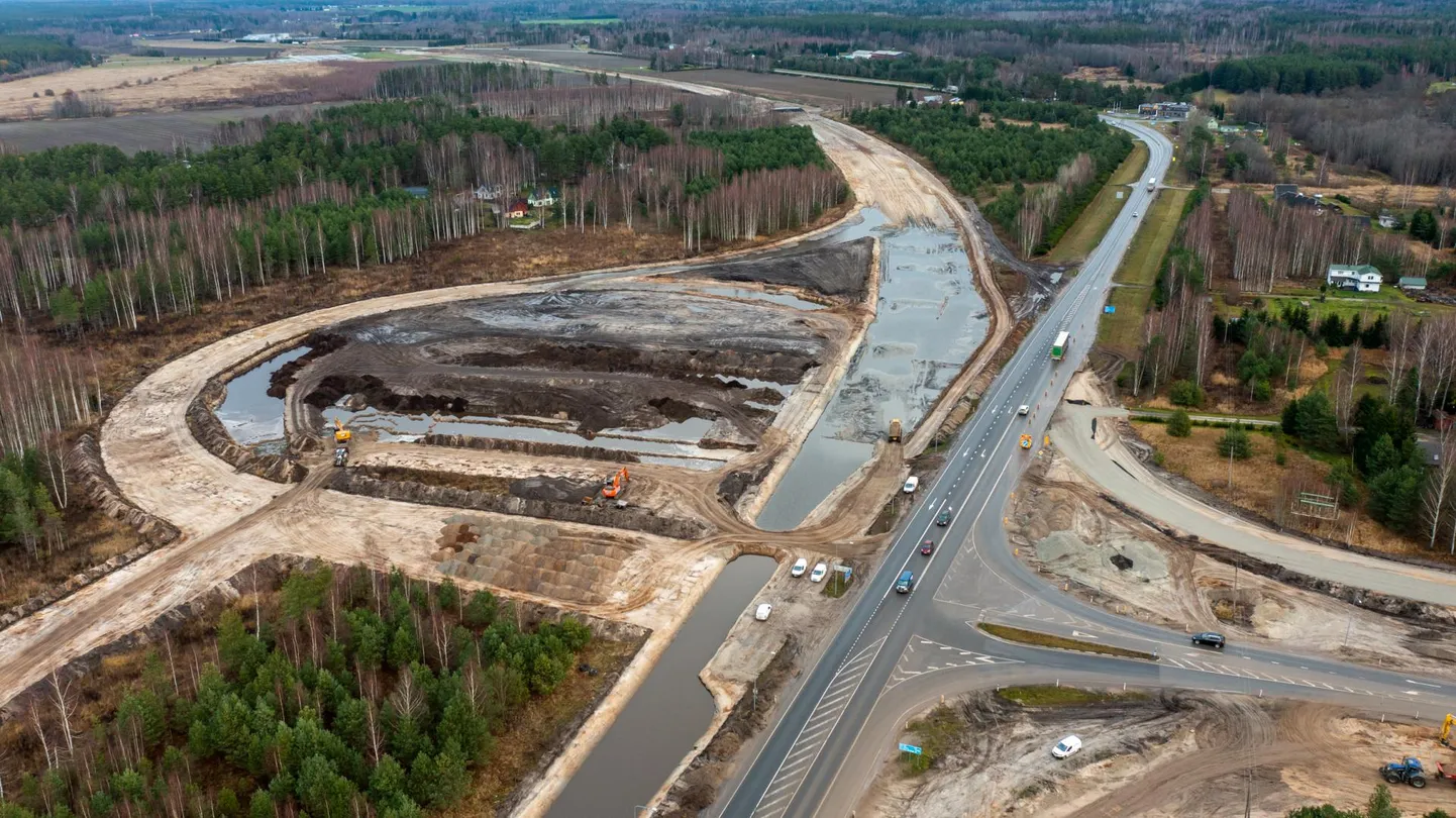 Pärnu–Uulu neljarealise maanteelõigu ehitus algas eelmisel aastal.