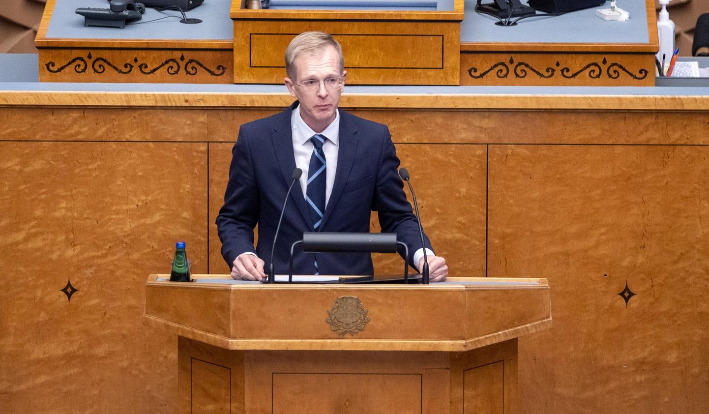 Kultuuriminister Tiit Terik andis riigikogu ees ametivande.